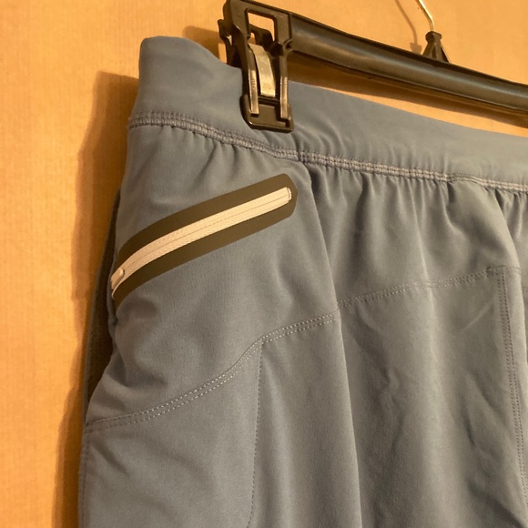 Under Armor shorts size large - Picture 3 of 4